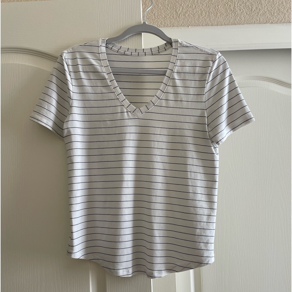 Lululemon v neck t shirt